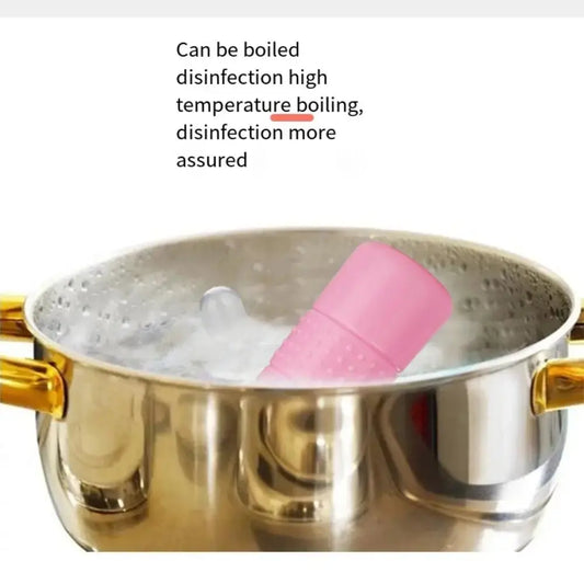 Straight Head Peri Bottle designed for postpartum recovery, featuring an angled spout for gentle and thorough cleansing of sensitive areas. 500ML reusable capacity with a retractable nozzle, nozzle cover, and waterproof travel bag for convenience. Versatile for new moms, camping, menstrual hygiene, and hemorrhoid care, providing soothing relief and hygiene on the go.