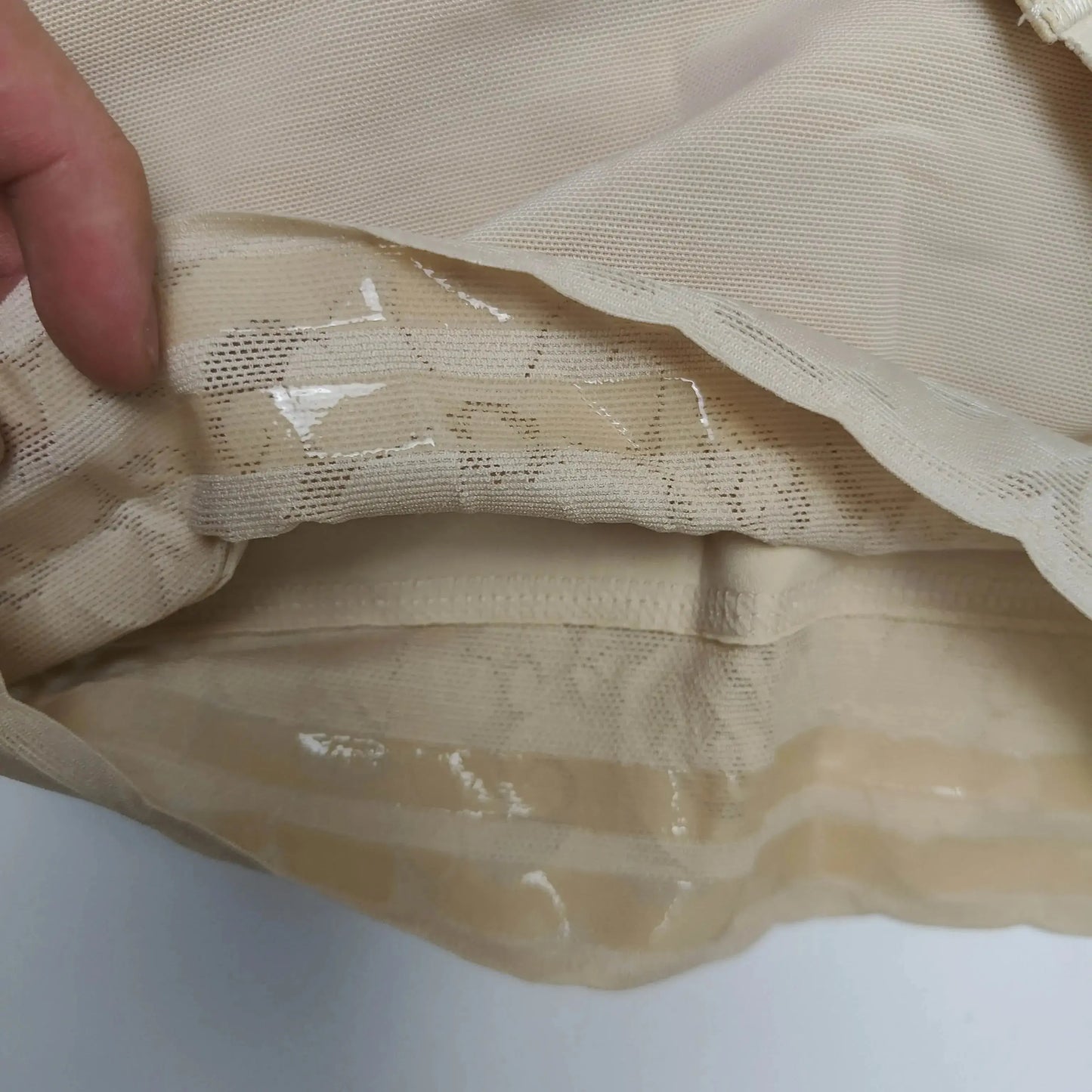 A woman wearing a postpartum full-body shaper girdle with high compression, designed for tummy control and waist slimming. Featuring brooches at the bust for extra support, this breathable and stretchy shapewear smooths and sculpts the body for a defined, flattering silhouette. Perfect for postpartum recovery and all-day comfort.